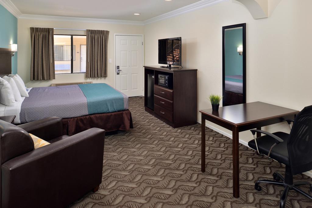 Rodeway Inn & Suites Inglewood Exterior photo